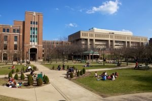 Peluang Beasiswa di DePaul University: Investasi untuk Masa Depan Akademik Anda