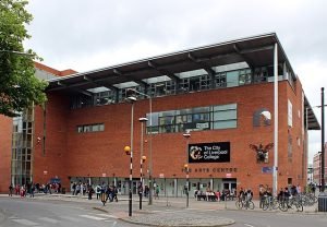 Beasiswa City of Liverpool College: Kesempatan Emas Kuliah di Inggris!