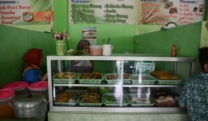 Kantin Zero Waste: Mengubah Kebiasaan, Menyelamatkan Bumi, Satu Makanan Sekali Makan