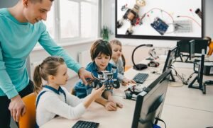 Kelas Berbasis Teknologi: Transformasi Pendidikan di Era Digital