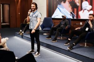 Mengatasi Demam Panggung: Menaklukkan Rasa Gugup dan Memancarkan Kepercayaan Diri