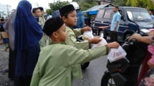 Menyemai Kebaikan, Menuai Harapan: Semangat Gotong Royong dalam Kegiatan Amal Sekolah